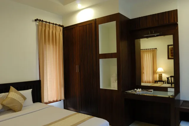 Garden Court, Bungalow, King Bed, Promtsuk Buri Resort 2/4