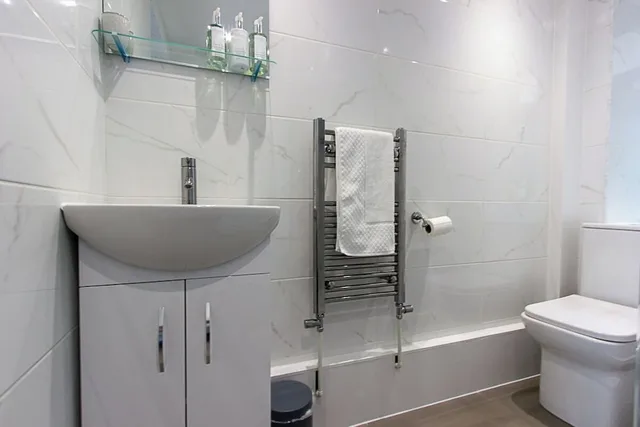 Luxury, Studio, Suite, Queen Bed, The White House 6/6
