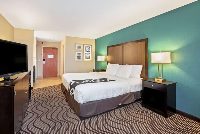 غرفة بسرير كينج لذوي الإعاقة، La Quinta Inn & Suites by Wyndham Boise Towne Square 1/3