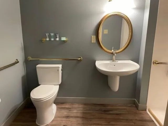 غرفة قياسية بسريرين مزدوجين بإطلالة على المرفأ، The Newport Harbor Hotel and Marina 3/3