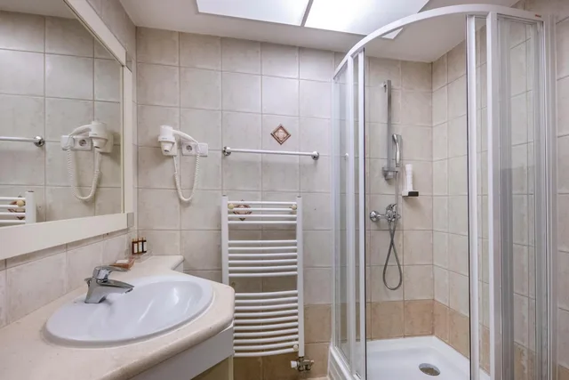 غرفة متصلة بسرير مزدوج، Residence Balaton Conference Wellness Hotel 7/10