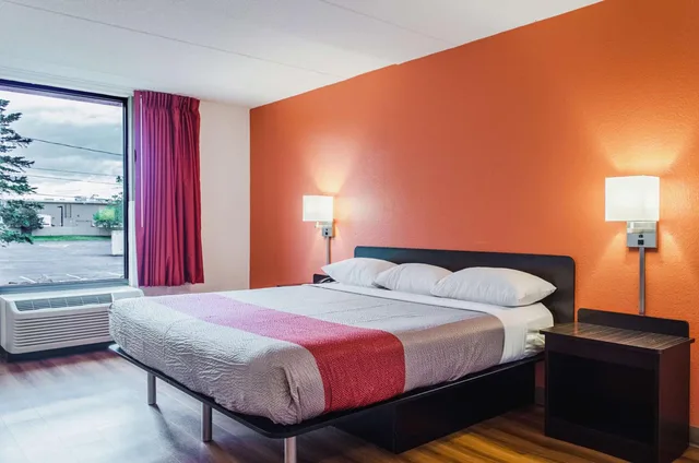 غرفة بسرير كوين للمدخنين لذوي الإعاقة، Motel6 Brockton, MA 3/9