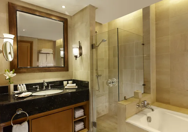 غرفة ديلوكس بسريرين منفصلين بإطلالة على البحر، The Residence Tunis 5/5