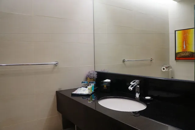 Premier, 2 Queen Beds, Greens Hotel And Suites 4/5