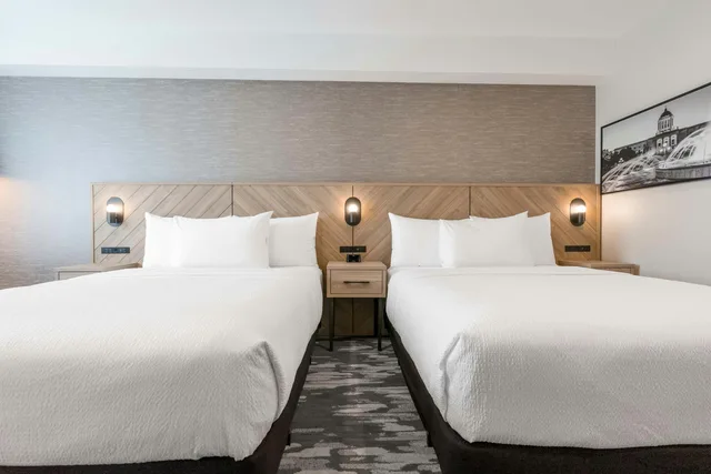 Standard, 2 Queen Beds, Sandman Signature Winnipeg Airport 1/6