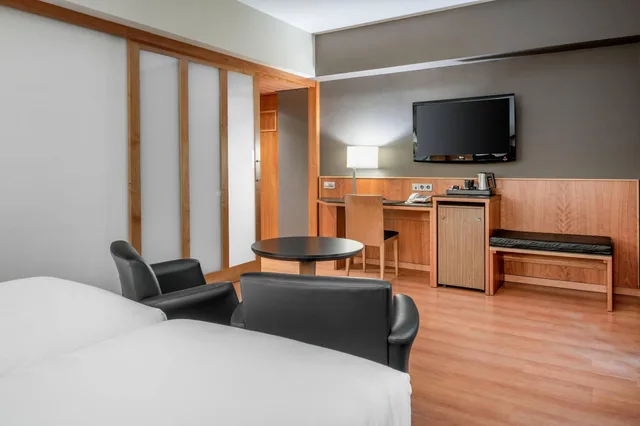 غرفة قياسية بسريرين منفصلين، AC Hotel Carlton Madrid by Marriott 3/10