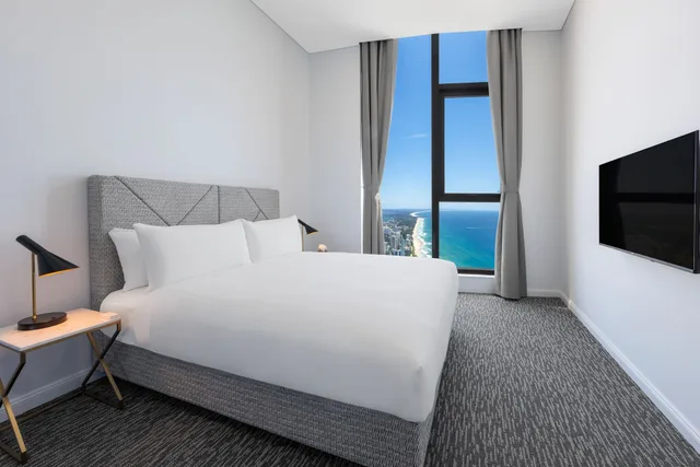 3 Bedrooms, Sky, Penthouse, 3 King Beds, Meriton Suites Surfers Paradise 3/6