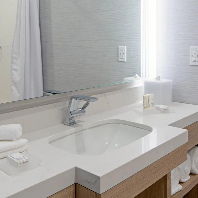 جناح بسرير كينج مع سرير سحّاب إضافي، SpringHill Suites by Marriott Valencia 8/8