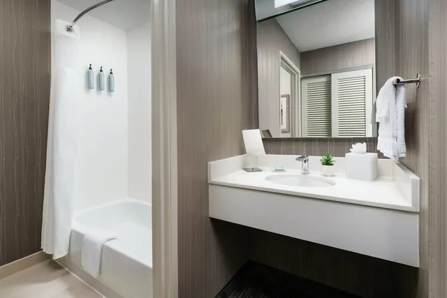 غرفة بسريرين كوين لذوي الإعاقة، Courtyard Dallas Lewisville 6/7