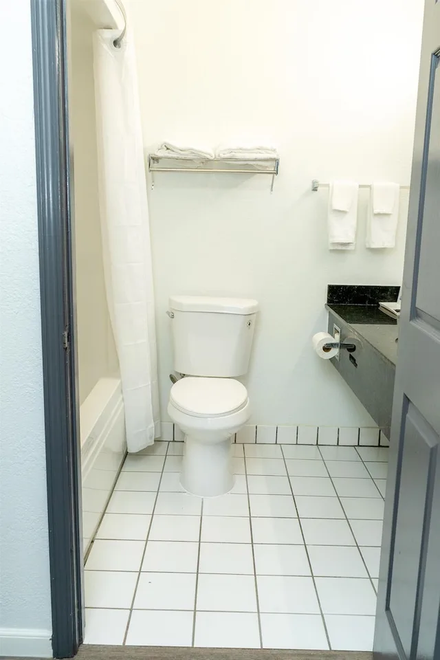 غرفة بسرير كينج، OYO Townhouse Donaldsonville - Gonzale 5/5