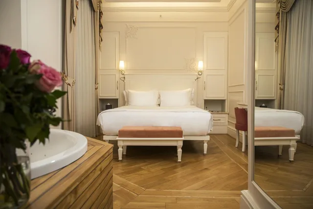 Classic, Hot Tub, Corinne Hotel 4/10
