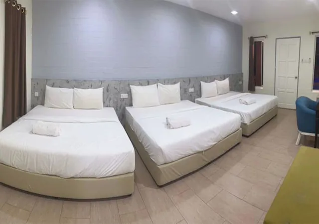 Superior, 3 King Beds, Pool View, Dlima Beach Inn 2/6