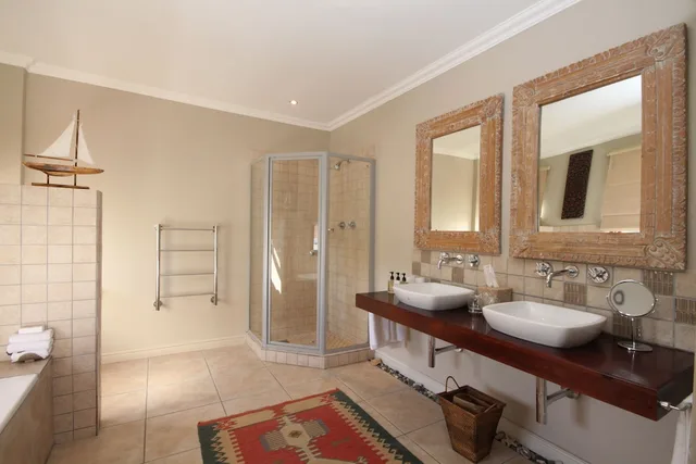 جناح فاخر بسريرين منفصلين بإطلالة على البحر، Lavender Manor Guest Lodge 5/5