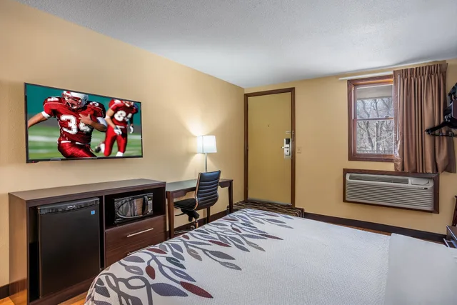 غرفة ديلوكس بسرير كوين لذوي الإعاقة، Red Roof Inn Des Moines 2/7