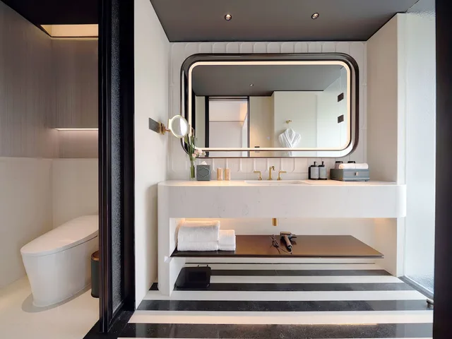 غرفة سوبيريور بسريرين منفصلين، Sofitel Shanghai North Bund 6/8