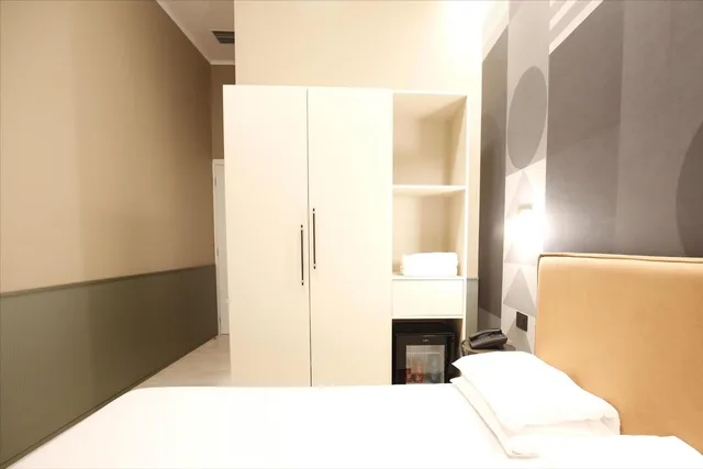 Room, Queen Bed, The B Place 4/10