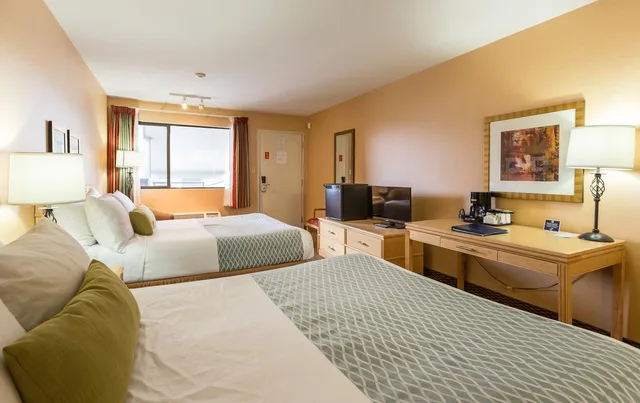 غرفة قياسية بسرير مزدوج، Accent Inn Kelowna 5/7