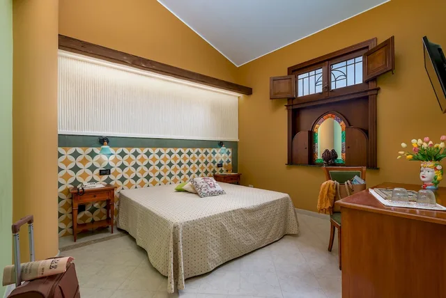 غرفة قياسية بسرير كوين، Hotel Mediterraneo 1/2