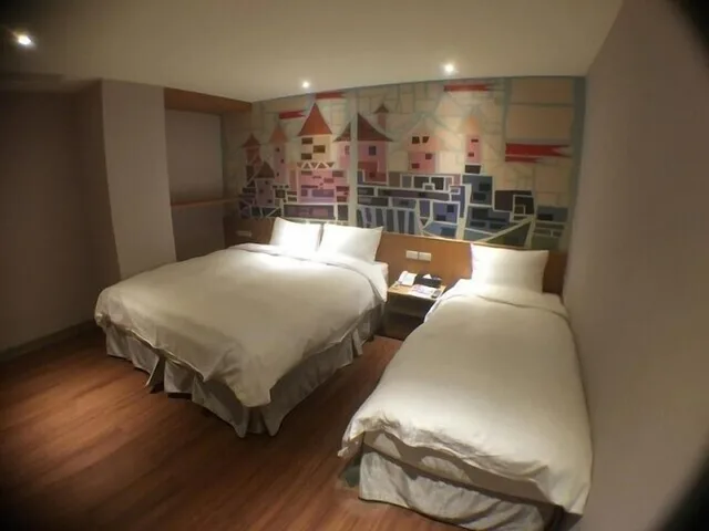 غرفة قياسية ثلاثية بسرير مزدوج وسرير فردي، Central Hotel 1/3