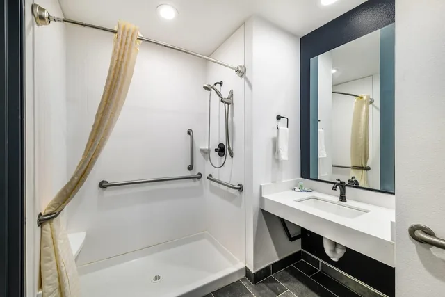 Efficiency, King Bed، Hy-Lo Hotel 7/9