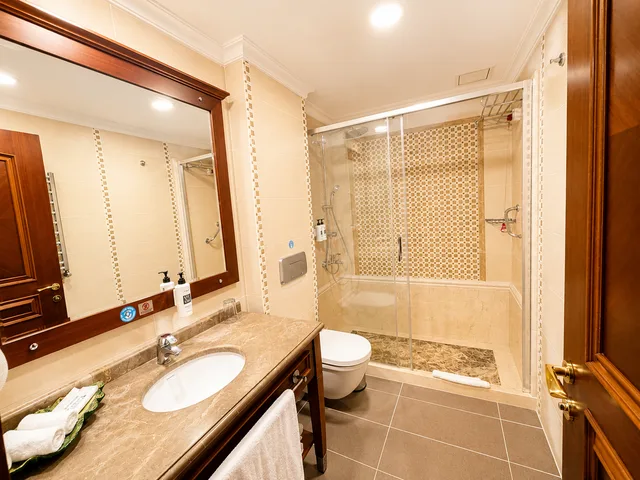 Deluxe, Double Bed, Glk Premier Regency Suites And Spa 5/5