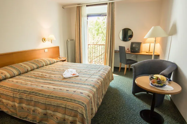 غرفة بسرير مزدوج مع سرير إضافي، Hotel Vile Park 6/10