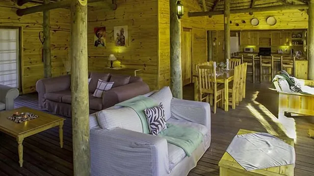 3 Bedrooms, Tree House, Family, Lodge, Twin Beds, 2 King Beds, Sofa، Vindoux Guest Farm And Day Spa 2/6
