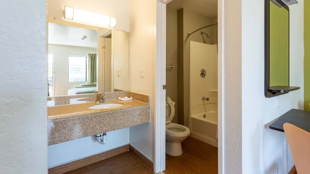 2 Full Beds - Smoking, Micfridge، Motel6 Camp Springs, DC - South Camp Springs 5/5