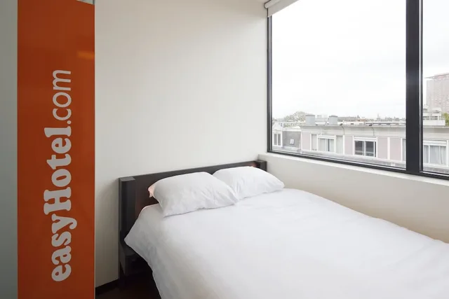 Small Double Room, easyHotel Amsterdam City Centre 5/12