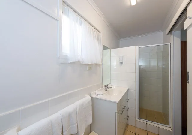 جناح بسرير كوين بغرفة نوم واحدة، RIVIERA ON RUTHVEN MOTEL 3/3