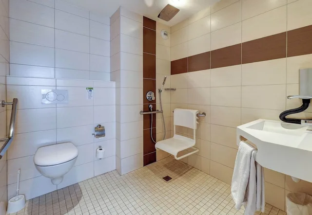 غرفة بسرير مزدوج لذوي الإعاقة، B&B HOTEL Montbeliard-Sochaux 4/4