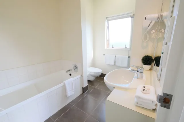 غرفة سوبيريور بسرير كوين وسرير فردي، Garden Hotel Christchurch 6/8