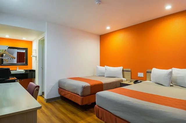 غرفة قياسية بسريرين مزدوجين للمدخنين، Motel6 Lost Hills, CA 2/6