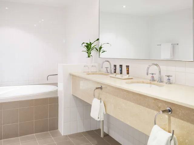 جناح جونيور بسرير كينج بإطلالة على النهر، Novotel Perth Langley 5/9