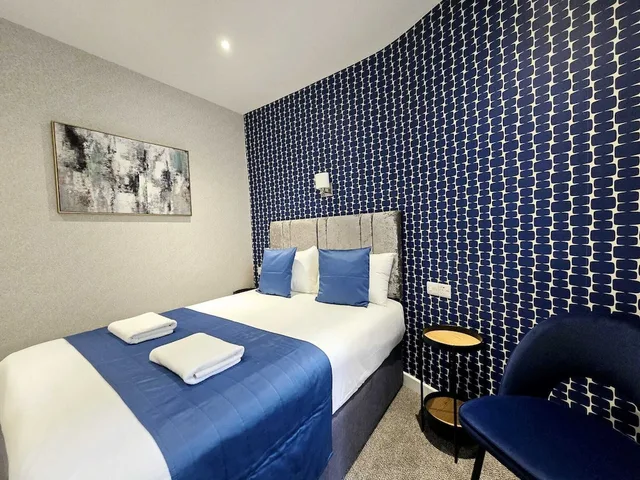 Semi Basement, Double Bed, George 4/10