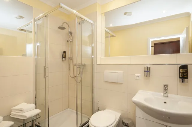 غرفة كومفورت ثلاثية بسرير كينج وسرير فردي، Hotel Musa's Grüne Tanne 5/9