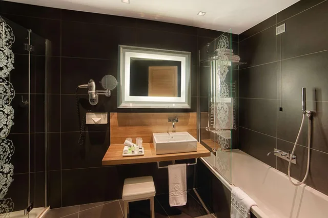 جناح جونيور مع سرير إضافي، Tivoli Milano President 4/6
