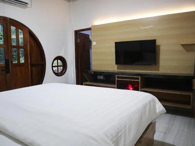 غرفة بسرير مزدوج بإطلالة على الحديقة، Chevilly Resort And Camp 2/4