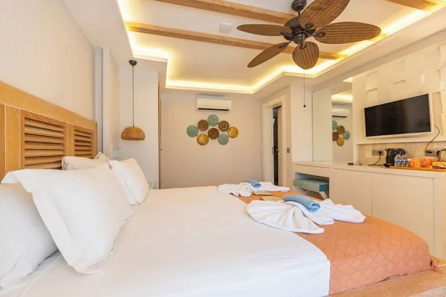 غرفة كومفورت بسرير كوين بإطلالة على البحر، Kalkan Saray Suites Hotel 5/10