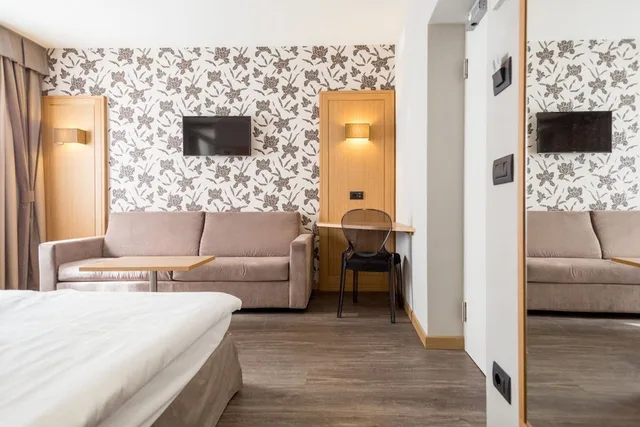 غرفة ثلاثية بسرير كوين وسرير فردي، HOTEL PACE 4/9