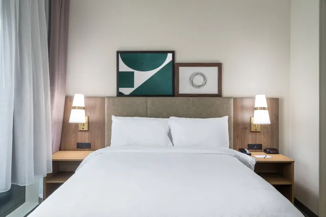 جناح استوديو بسرير كوين بمطبخ لذوي الإعاقة، Staybridge Suites Flowood 2/6
