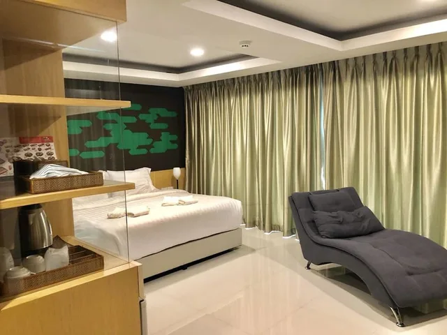 غرفة سوبيريور بسرير كينج بحوض استحمام، The Peak Chanthaburi Hotel 2/3