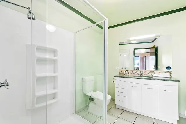 2 Bedrooms, Town House, Queen and Twin Beds، Comfort Inn and Suites Lakes Entrance 2/2