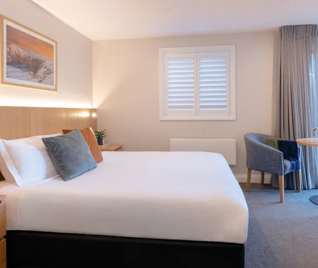 3 Bedrooms, Lake Side، Avani Queenstown Hotel 2/10