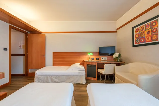 غرفة ثلاثية بسرير كوين وسرير فردي، Shg Hotel Bologna 7/10