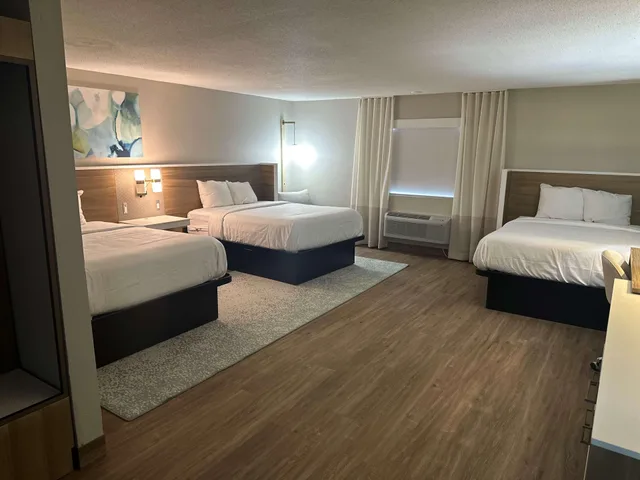 غرفة بسرير مزدوج، Wyndham Garden Ankeny 2/2