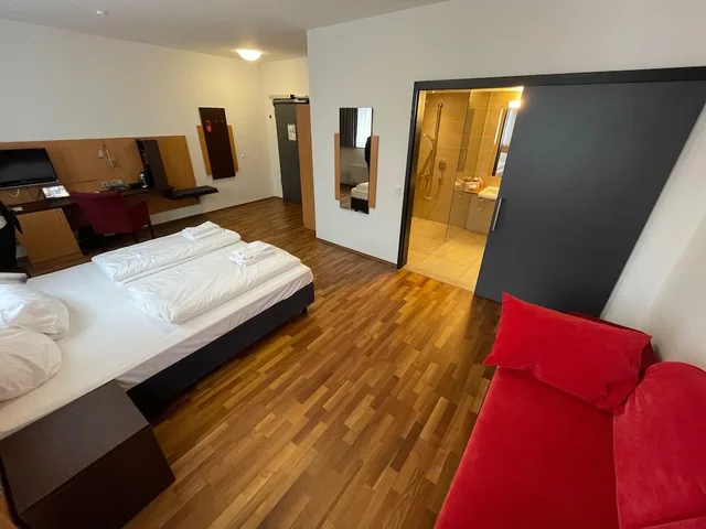 غرفة عائلية بسريرين منفصلين مع أريكة، Eden Frueh Am Dom Hotel 2/7