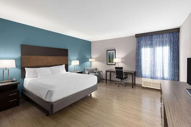 غرفة بسرير كينج لذوي الإعاقة، La Quinta Inn and Suites by Wyndham Cullman 4/10