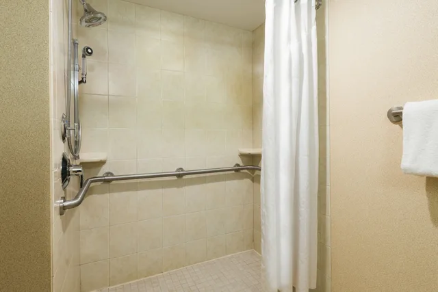 جناح بسرير كينج لذوي الإعاقة، Holiday Inn Express & Suites Rochester Webster, an IHG Hotel 2/3