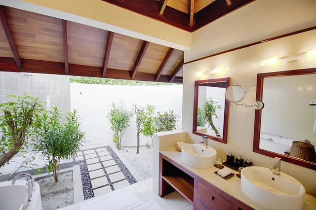 Beach, Superior, Villa, King Bed, Sea View, Sofa، Robinson Maldives - Adults Only 4/4